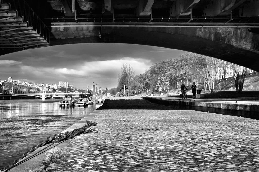 /uploads/Quai_du_rhone_sous_le_pont_2faa99c065.jpg