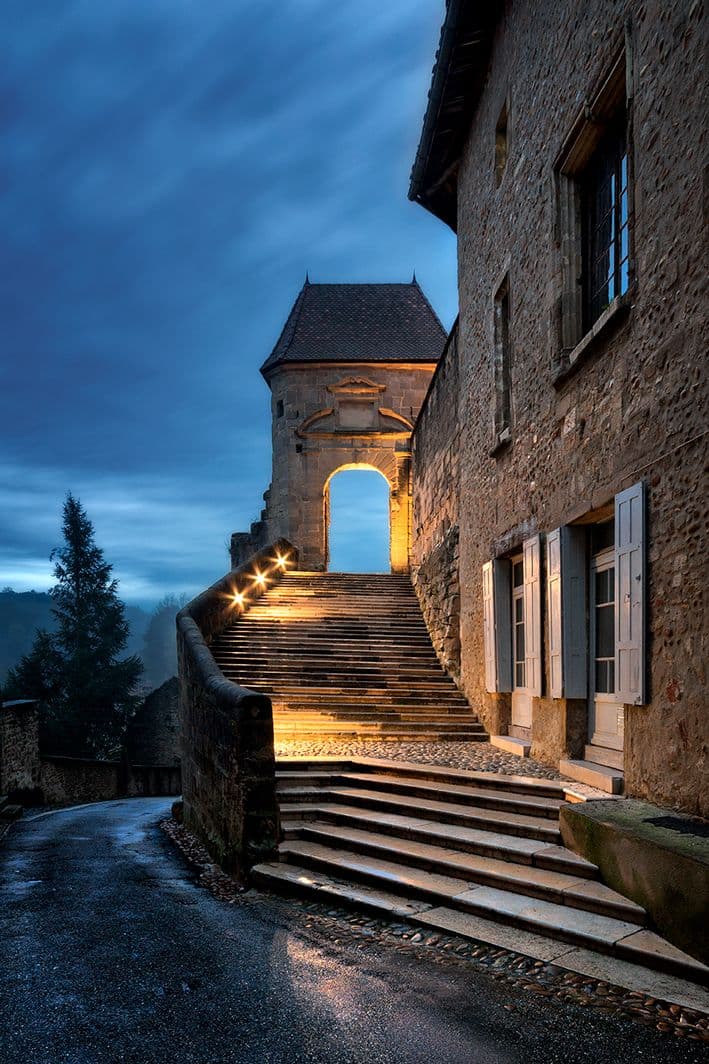 /uploads/Nuit_a_Saint_Antoine_escaliers_et_porte_af3fa18d73.jpg