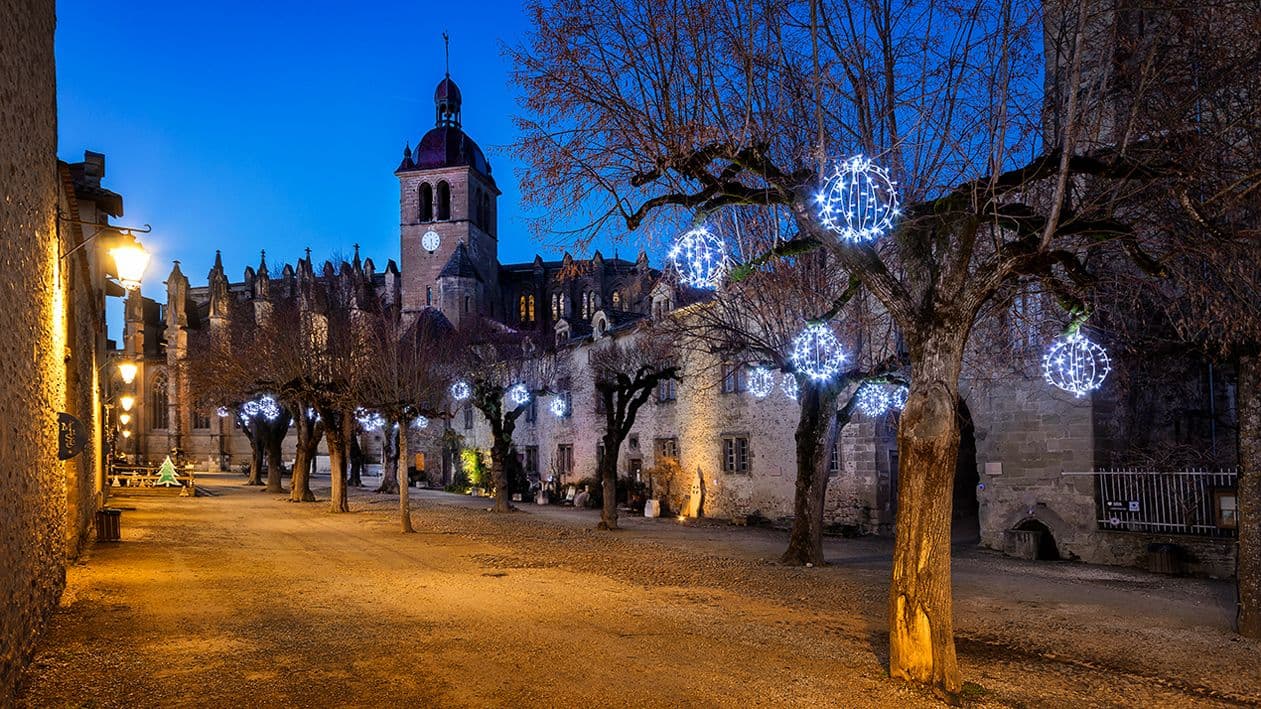 /uploads/Saint_antoine_dans_la_cour_heure_bleue_panorama_ad0284e842.jpg